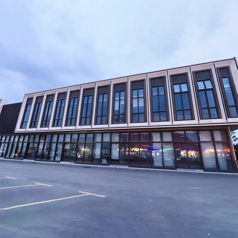 Kaj je steklo za zavese in kako lahko spremeni sodobne poslovne zgradbe