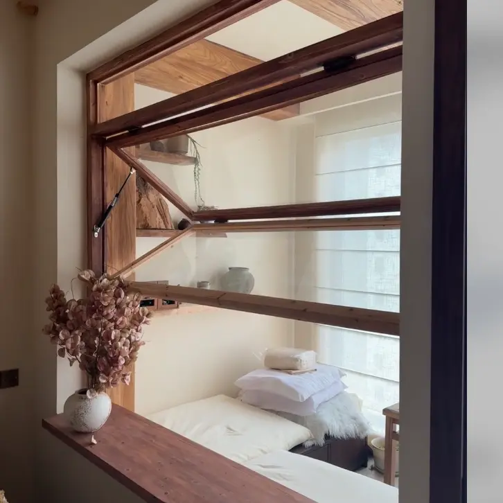 Okna z zgornjimi tečaji iz aluminijeve zlitine